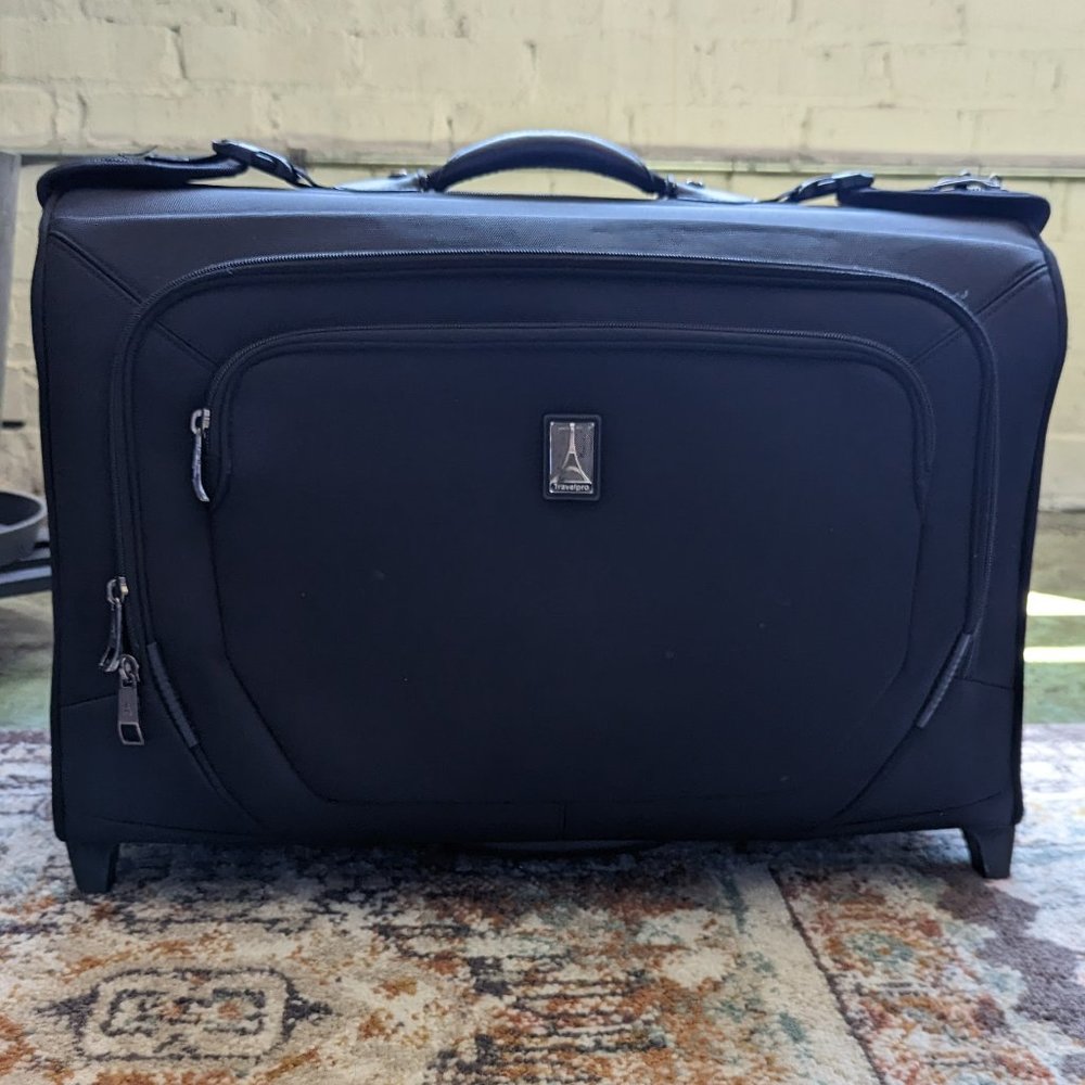 Travelpro Maxlite 5 Carry-On Rolling Garment Bag